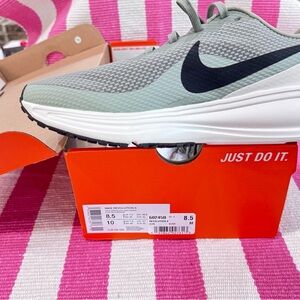 Nike Revolution 6 Green and Black Running Shoes